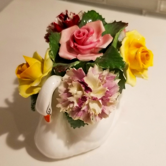 Accents Vintage Delton England Bone China Porcelain Swan With Flower